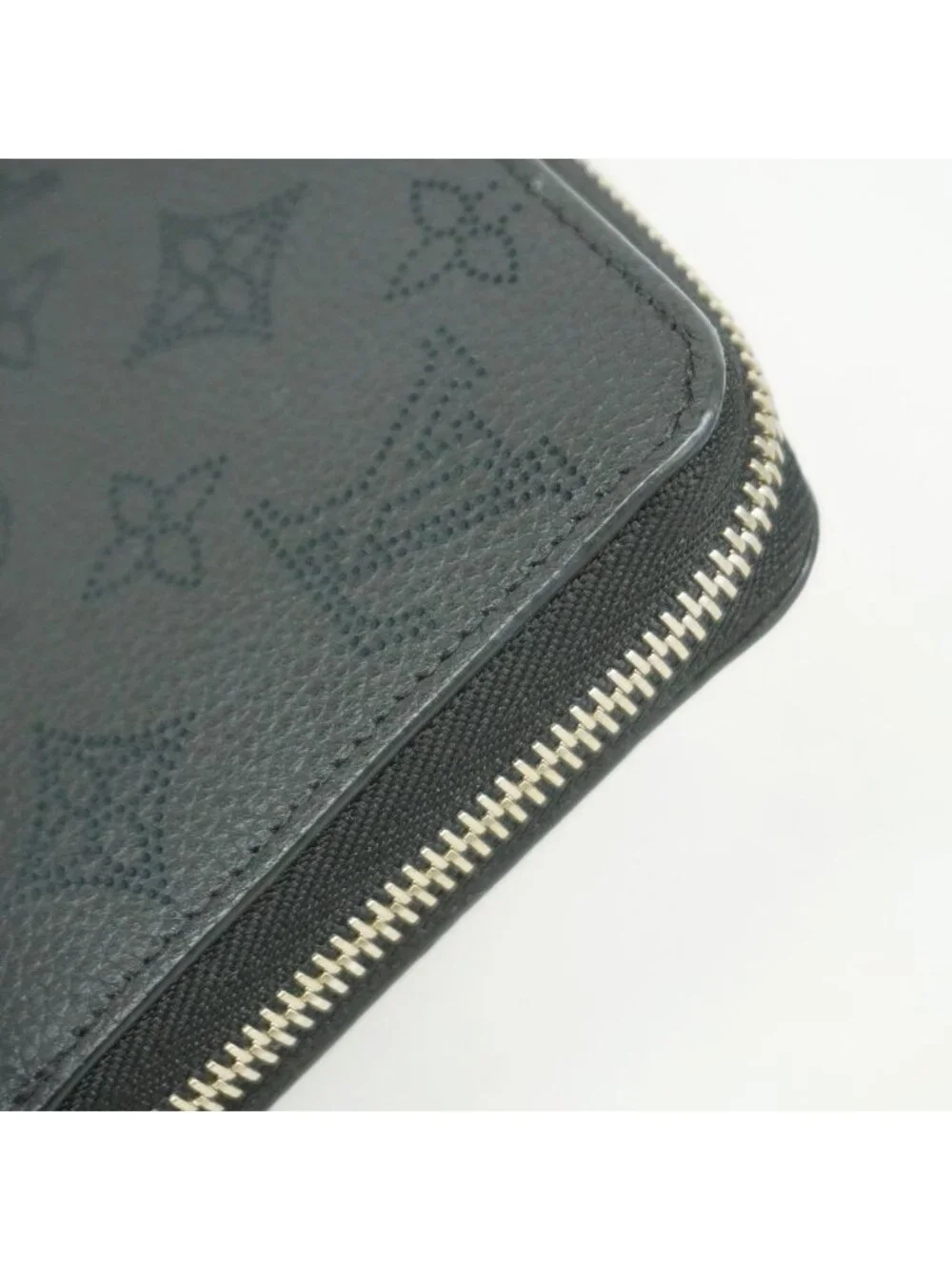 Louis Vuitton Wallet Mahina Zippy Noir